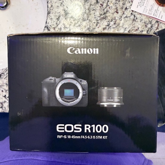 Canon EOS R100 - Picture 1 of 10